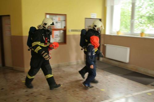 Cvičení hasičů a evakualce dětí ZŠ Vrdy_17.6.2015