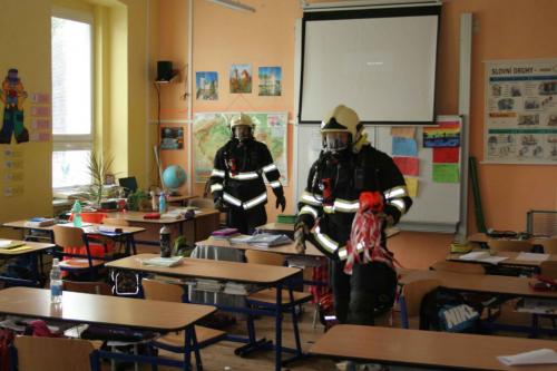 Cvičení hasičů a evakualce dětí ZŠ Vrdy_17.6.2015